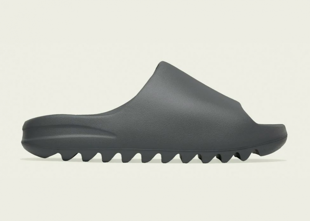 Adidas Yeezy Slides Beitrag (1100 × 785 px)