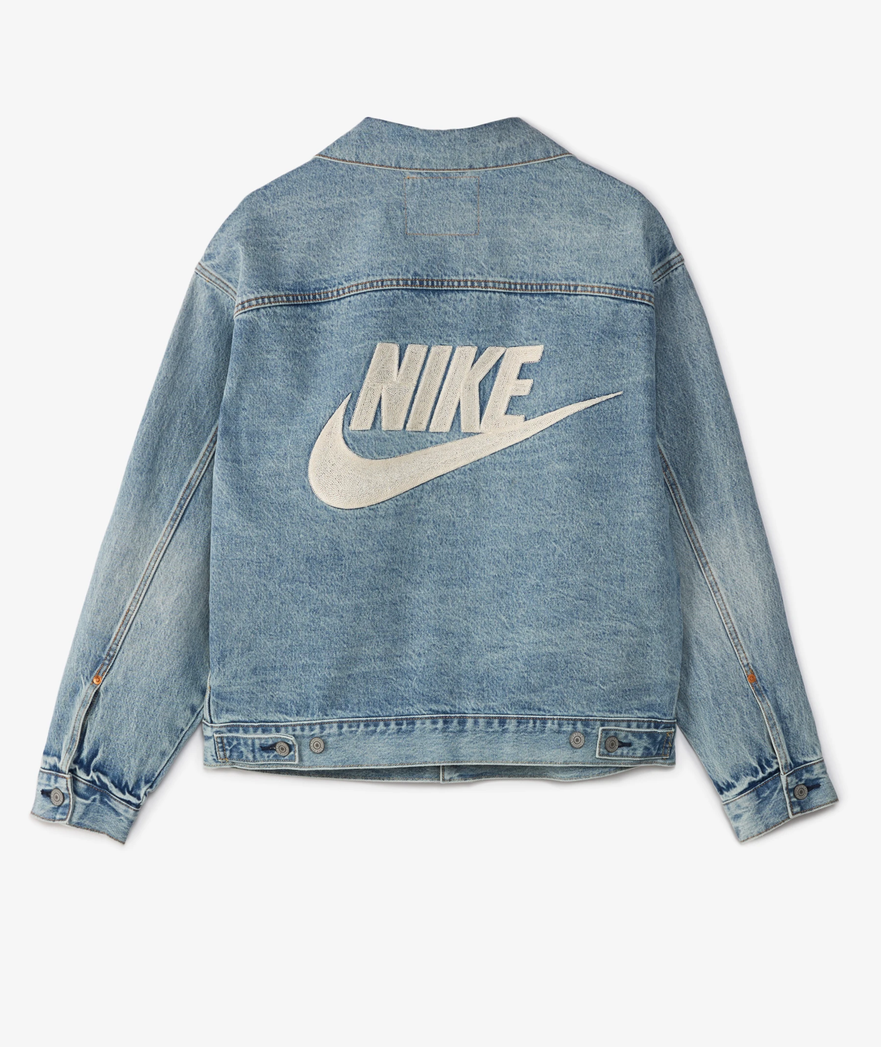 002TM 0000 sivasdescalzo Levi s Vintage Trucker Jacket x Nike 1751376863 4 1