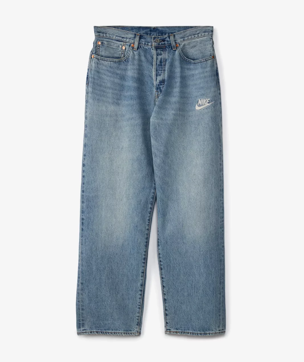 002TN-0000_sivasdescalzo-Levi_s_Vintage-Baggy_Jeans_x_Nike-1751541744-500