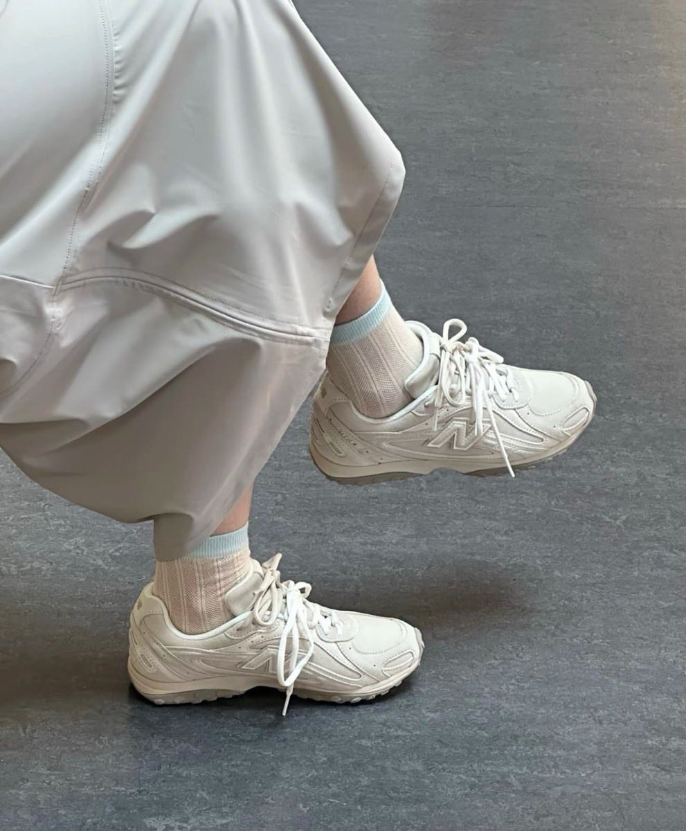 New Balance 204L "Timberwolf" GxFK5j2bUAAx2g8 1