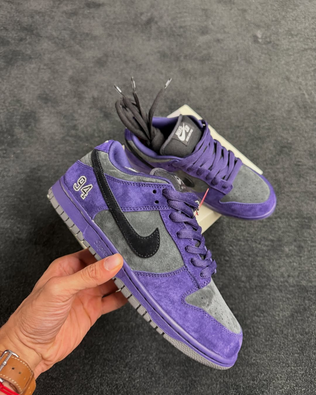 Supreme x Nike SB Dunk Low Europa Exklusiv "Purple Ink" Ghfw9vvawAAYlna