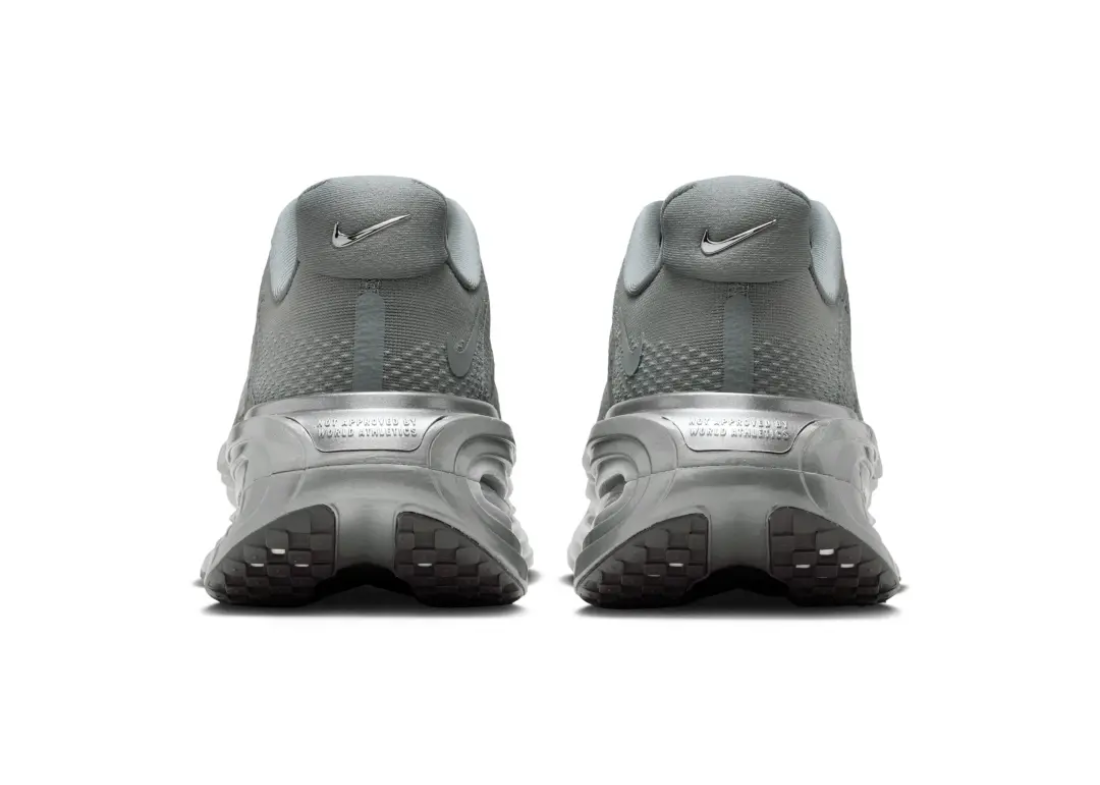 Isamaya Ffrench x Nike Vomero Premium WMNS "Smoke Grey" Isamaya Ffrench x Nike Vomero Premium WMNS Smoke Grey IR1988 084Beitrag 1100 × 785 px 3