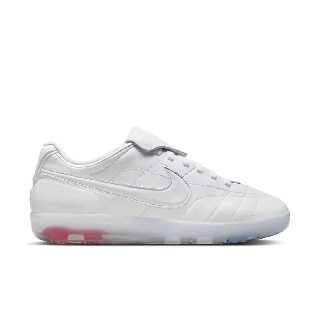 Jacquemus x FFF x Nike Kollektion 000000 Jacquemus x Nike Cryoshot Tiempo R10 White Sport Royal IO0619 100 img0 1000x1000 1