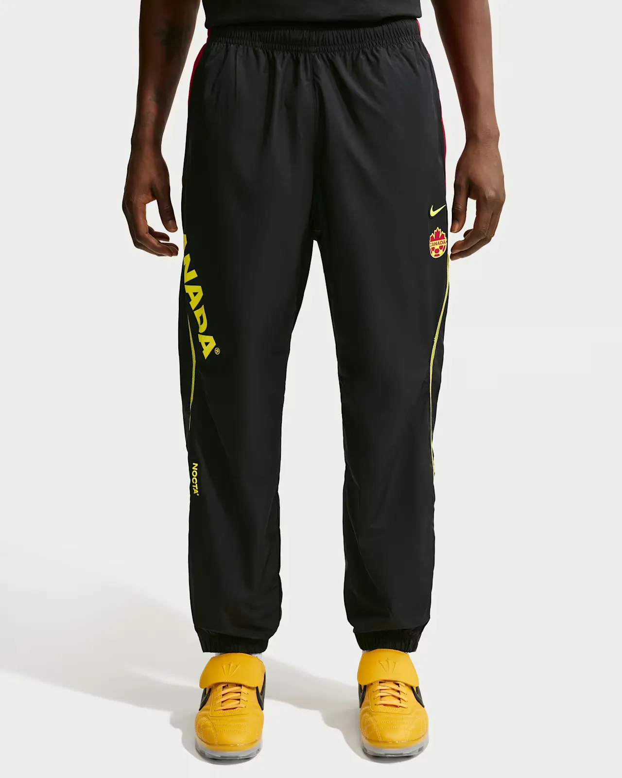 NOCTA x Nike x Kanada Kollektion NOCTA x Canada x Nike Track Pants Black Red IM3236 010 img0 1000x1000 1