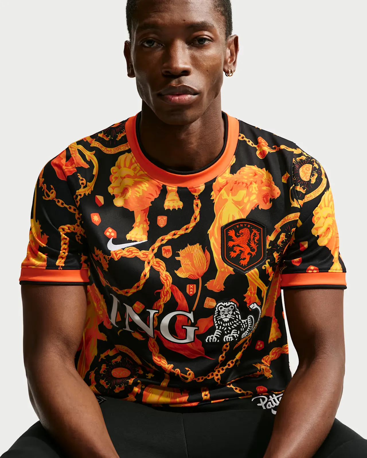 Patta x Netherlands x Nike Kollektion Patta x Netherlands x Nike Academy Pro Top Black Orange IH1678 010 img2 1000x1000 1