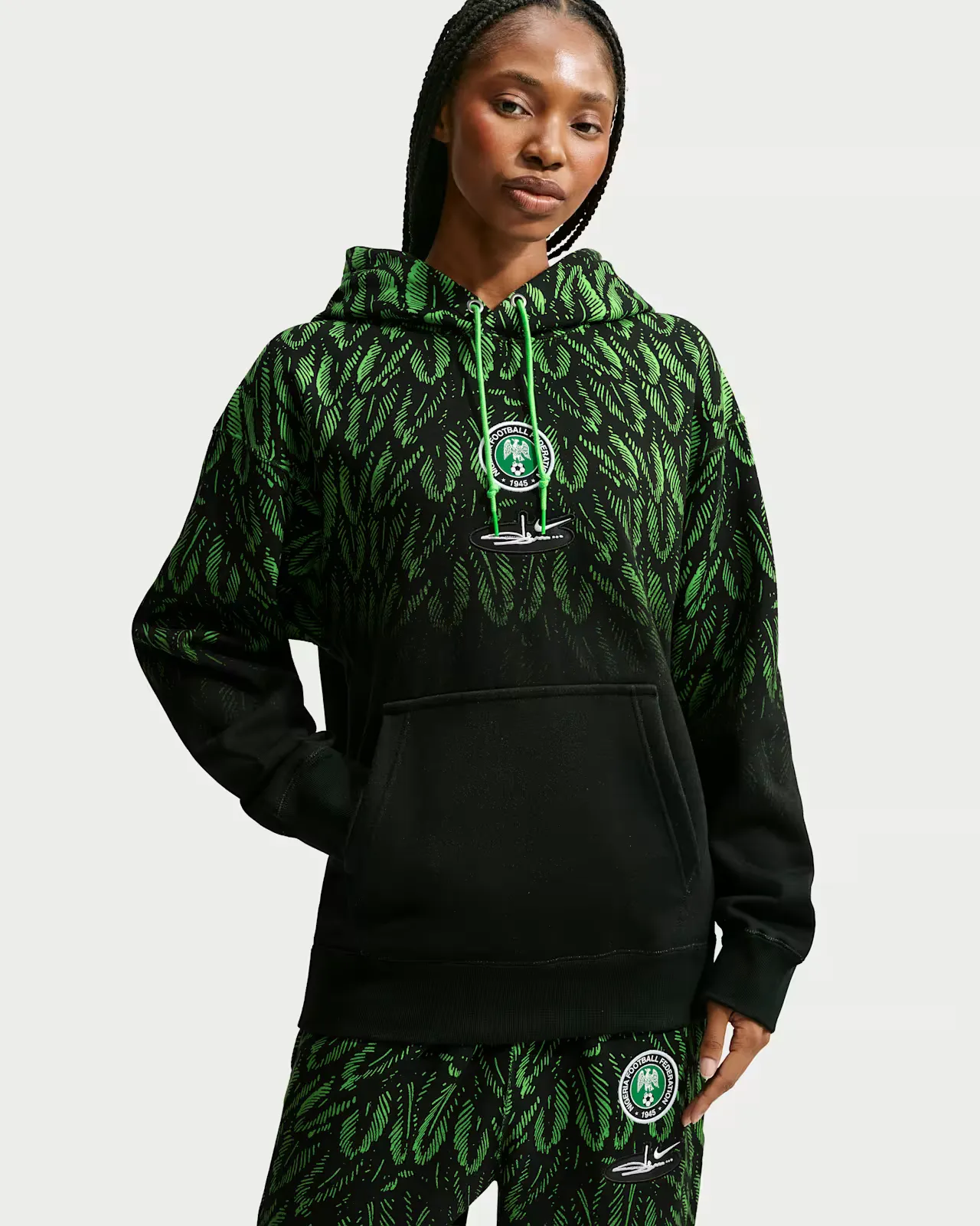 Slawn x Nigeria x Nike Kollektion Slawn x Nigeria x Nike Fleece Hoodie Black Green IR5219 010 img1 1000x1000 1