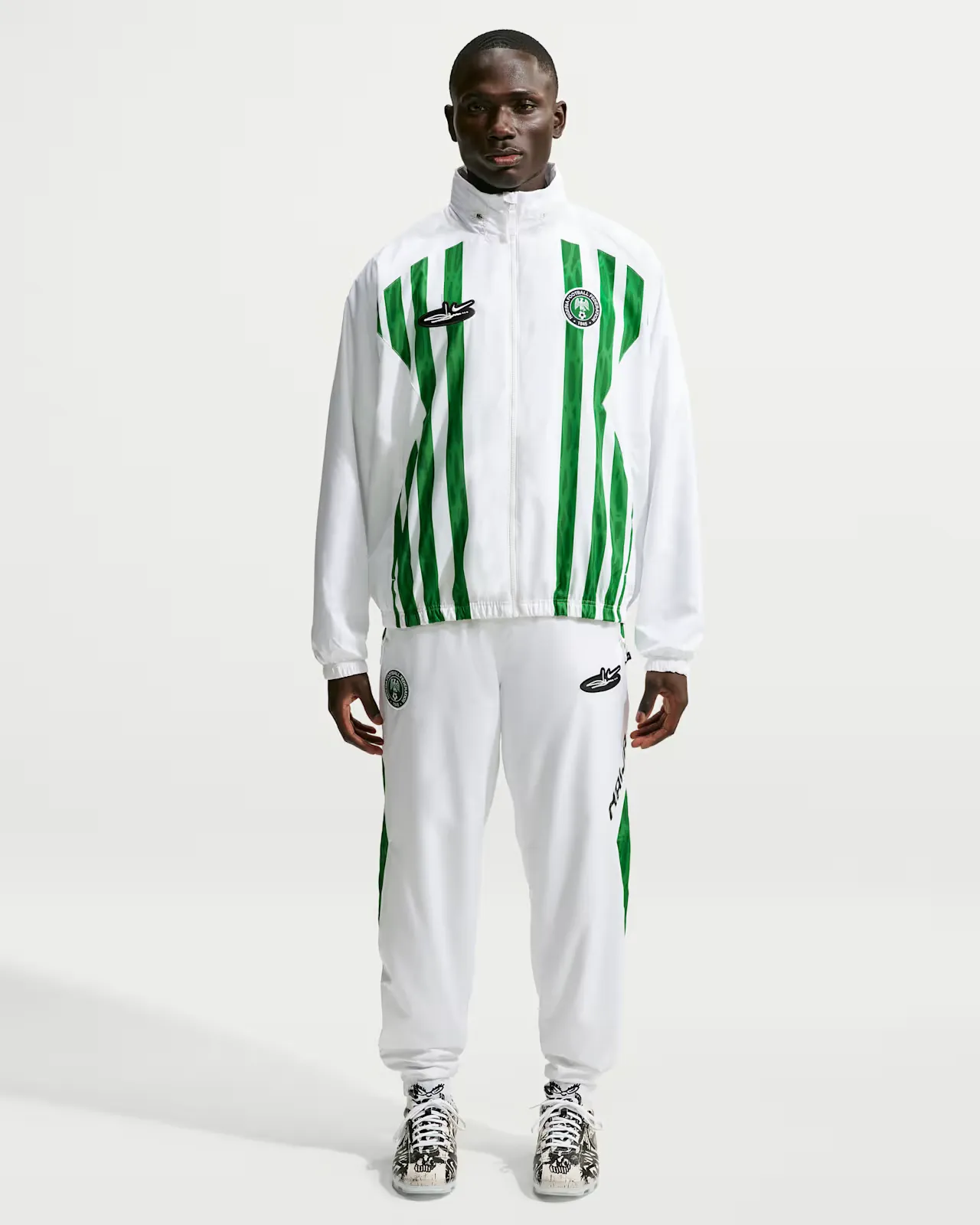 Slawn x Nigeria x Nike Kollektion Slawn x Nigeria x Nike Lightweight Pants White Green IU7645 100 img0 1000x1000 1